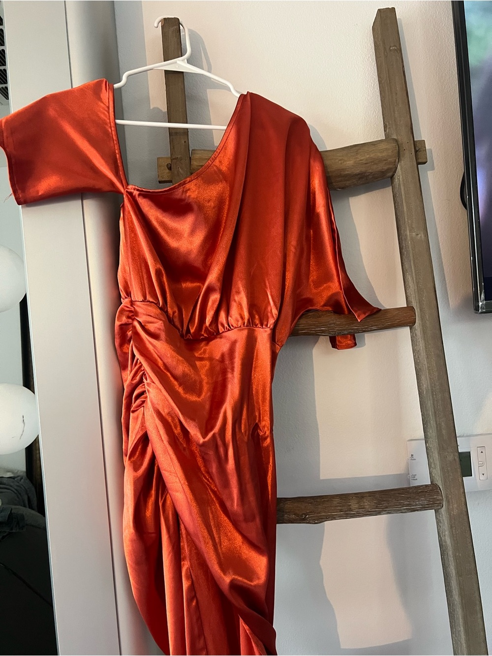 PrettyLittleThing One-Shoulder Satin Ruched Red-Orange Dress